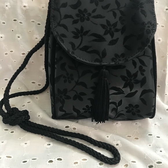 Avon black shoulder evening satin and crushed velvet satchel - Picture 4 of 6